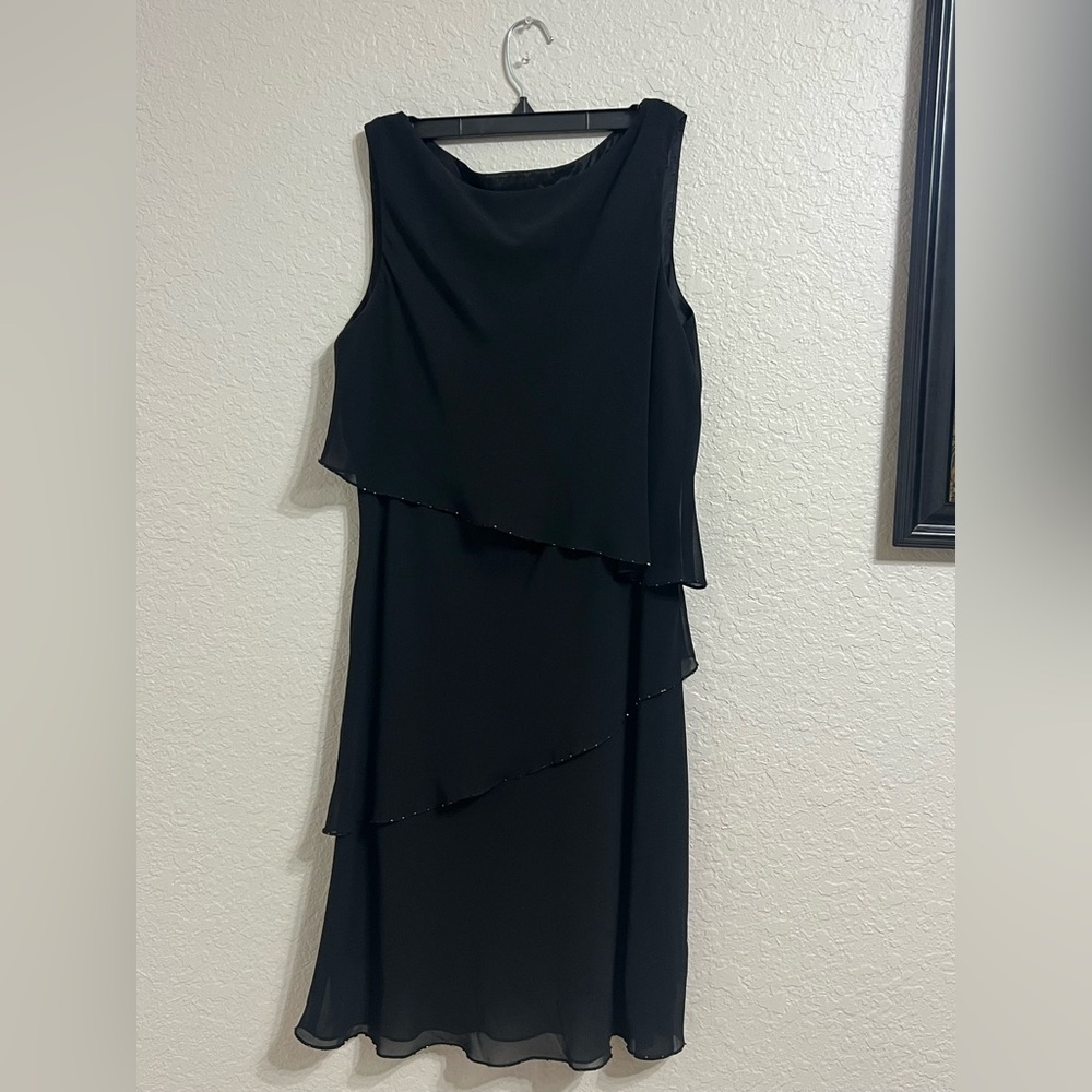 Jones New York Black Asymmetrical Sheath Dress caja 1